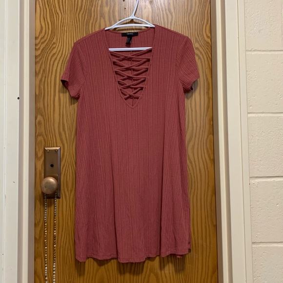 Strappy t-shirt dress! Low key look - Picture 1 of 5